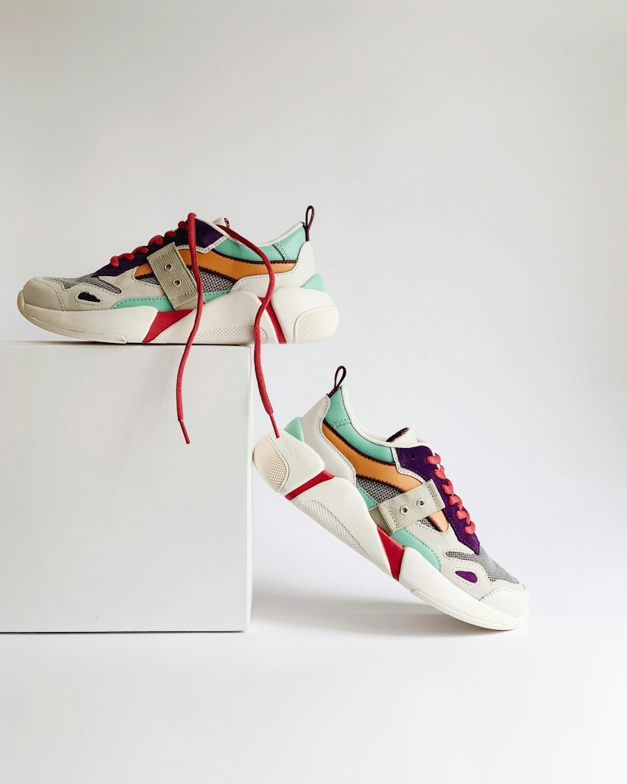 Lightweight running sneakers